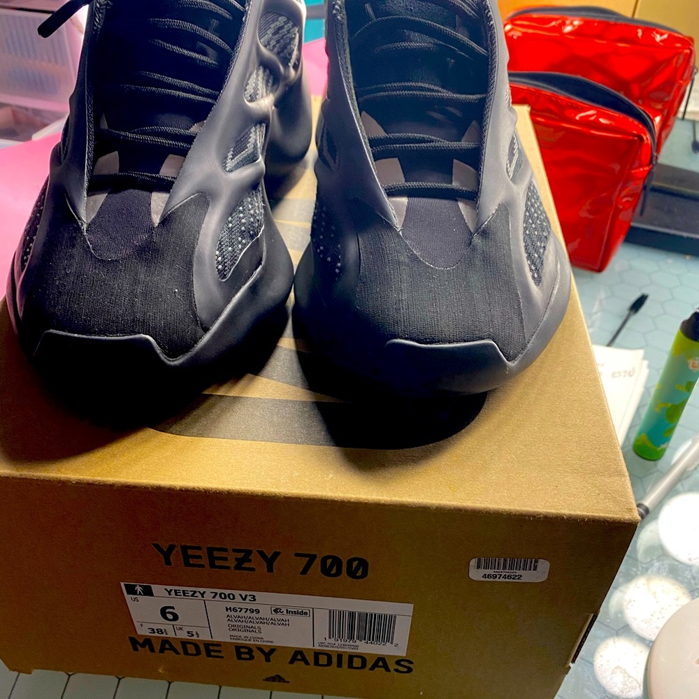 Yeezy 700 alvah black glow in the dark